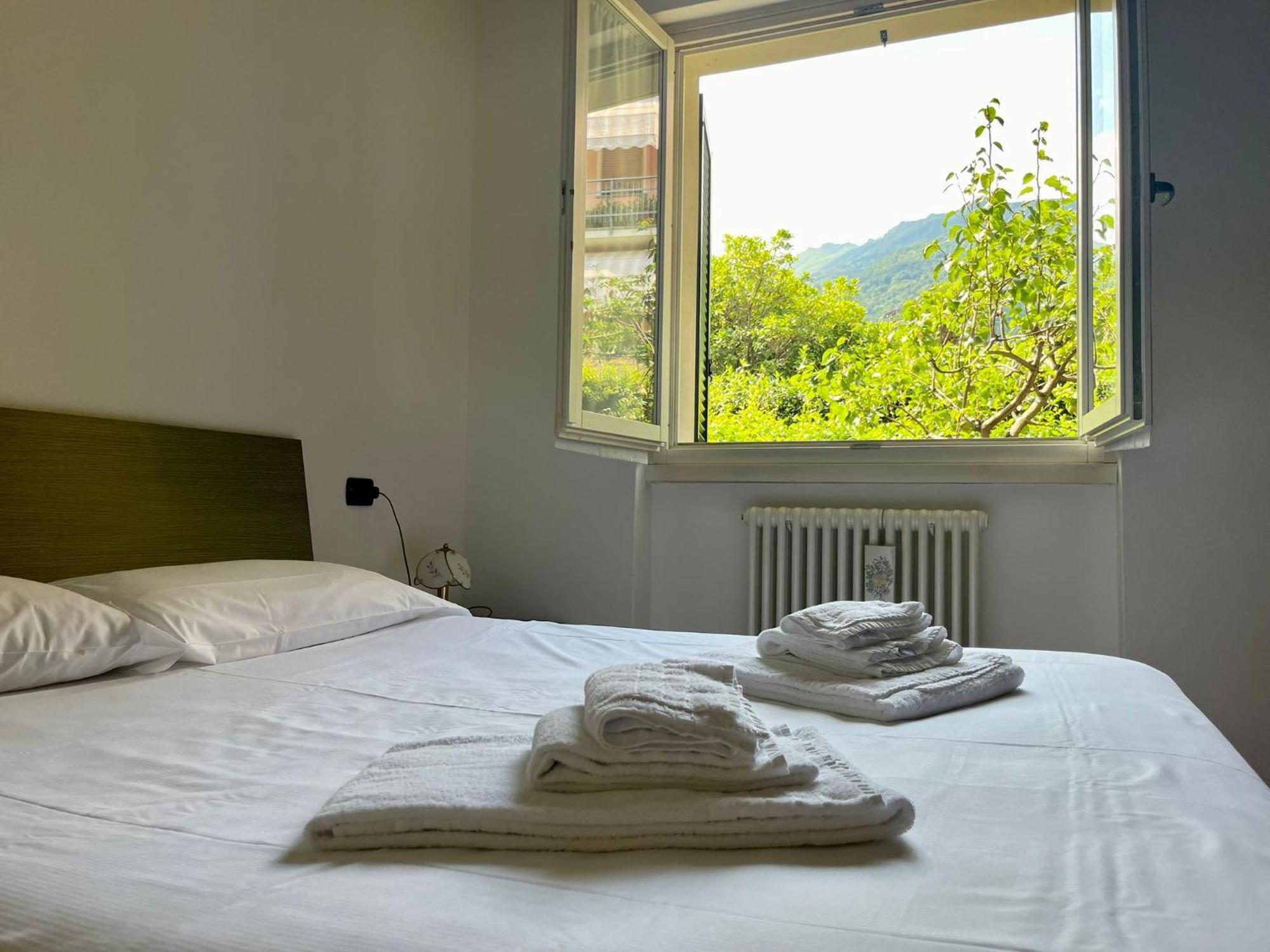 Apartment With Garden And Garage Dongo - Larihome A28 Dış mekan fotoğraf